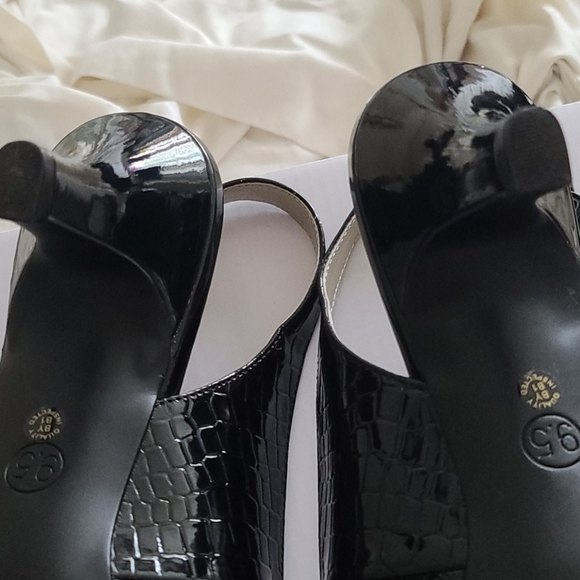 East 5th Black Pumps size 9.5 M (fits like 10) - Picture 5 of 9